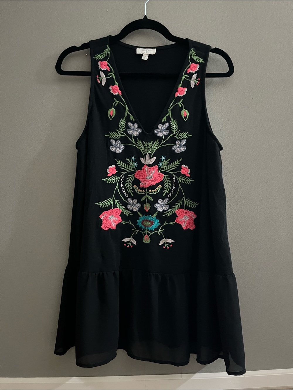 Umgee Black Floral Embroidered V-Neck Tank Tunic Sleeveless Boho Peplum Medium